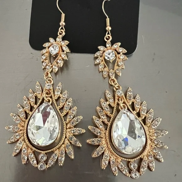 paparazzi Gold Teardrop Clear Crystal Dangle Earrings - Picture 2 of 2